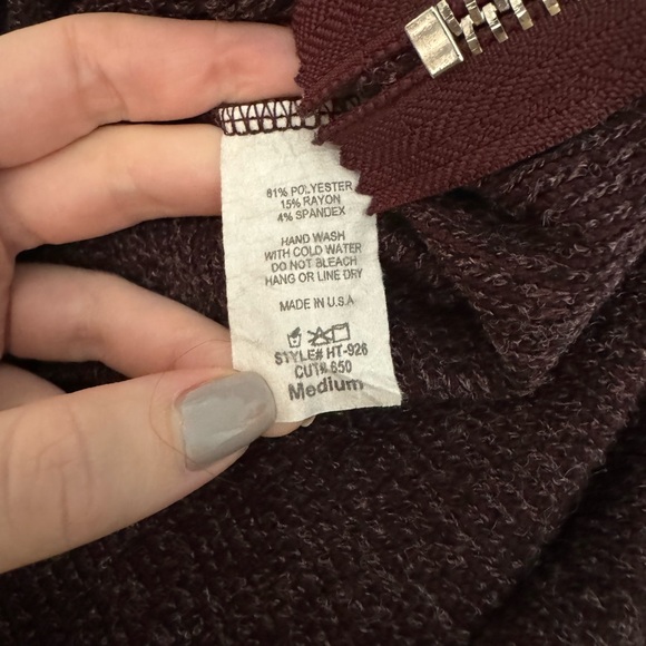 Maroon sweater - Picture 4 of 5